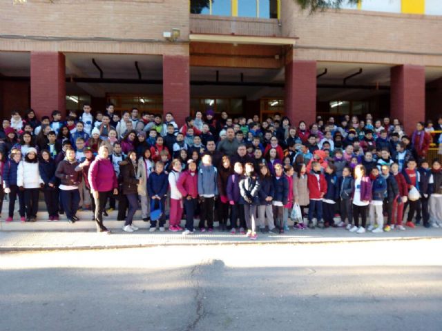 El Ayuntamiento de Lorca colabora en la plantación de árboles por 200 alumnos de los colegios Pérez de Hita y Juan Navarro - 2, Foto 2