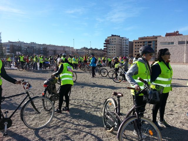 Más de 600 personas se dan cita en la marcha cicloturista solidaria - 1, Foto 1