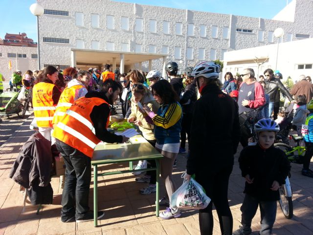 Más de 600 personas se dan cita en la marcha cicloturista solidaria - 2, Foto 2