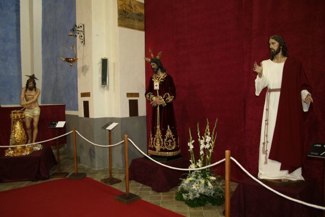El obispo Lorca Planes inaugura la exposición que reúne las 15 imágenes de Cristo de la Semana Santa de Cehegín - 3, Foto 3