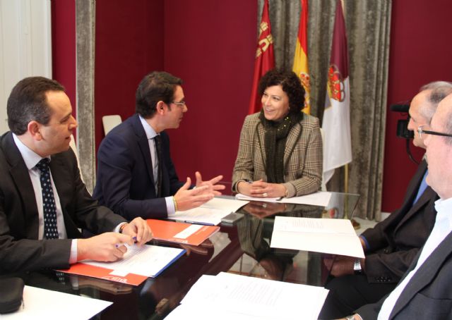 El consejero de Presidencia y la Alcaldesa se reúnen para impulsar nuevas obras de mejora en más de 3.500 m2 de calles y aceras del centro de Puerto Lumbreras - 1, Foto 1