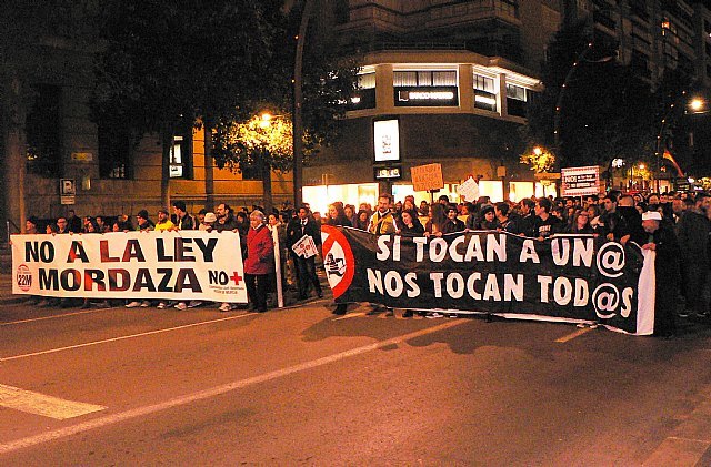 Varios cientos de personas dicen No a la Ley Mordaza en Murcia