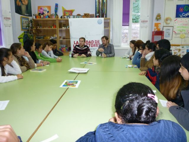 Jóvenes de los Centros Interculturales mantuvieron un encuentro con los autores de Pulsaciones - 3, Foto 3