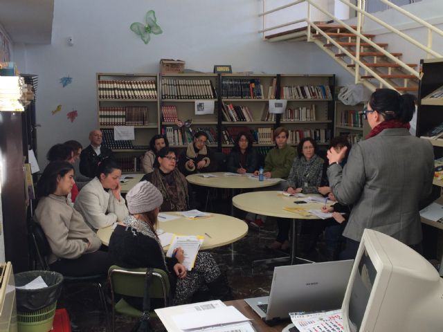 Curso básico de 30 horas en Ceutí para cuidadores de personas dependientes - 1, Foto 1