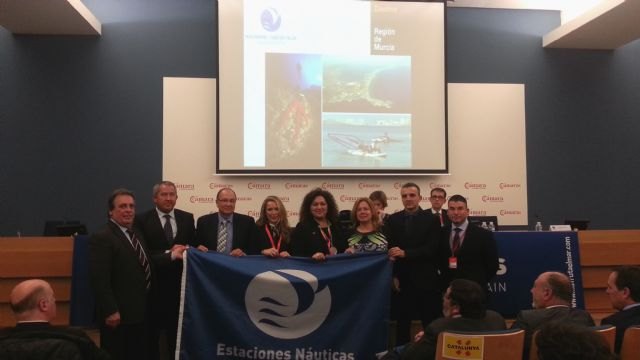 El Mar Menor recibe en Fitur la bandera que lo distingue como uno de los mejores destinos náuticos del país - 1, Foto 1