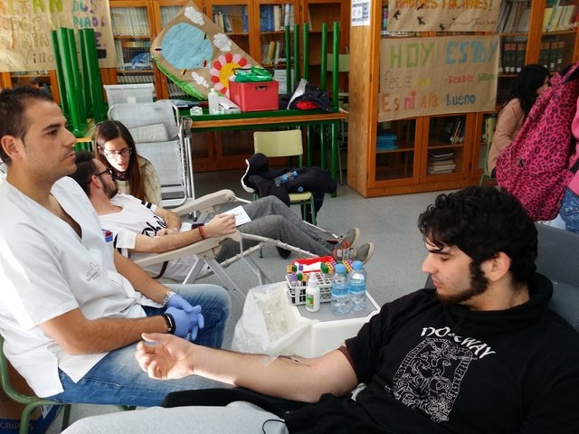 Éxito de la campaña de doniación de sangre en el IES Ben Arabí - 1, Foto 1