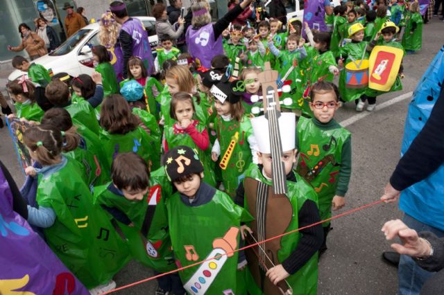 Los escolares estrenan su Pasacalles de Carnaval - 1, Foto 1