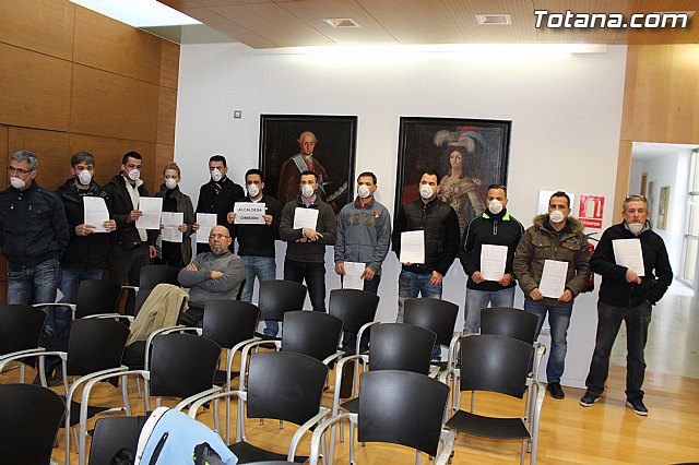 La Polica Local de Totana visita el pleno con mascarillas-mordaza - 7