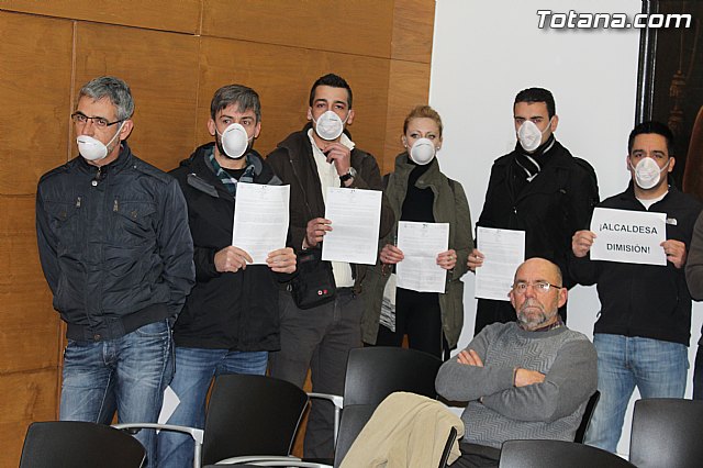 La Polica Local de Totana visita el pleno con mascarillas-mordaza - 8