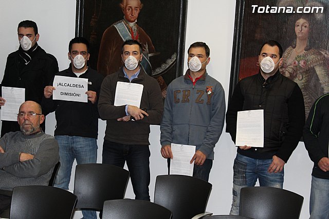 La Polica Local de Totana visita el pleno con mascarillas-mordaza - 9