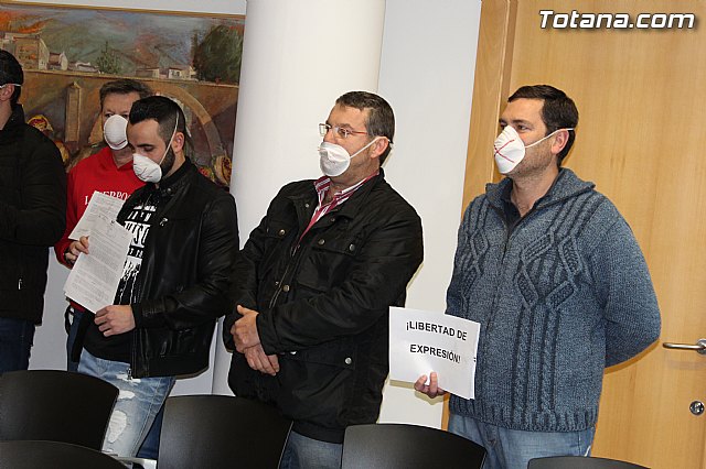 La Polica Local de Totana visita el pleno con mascarillas-mordaza - 13