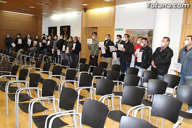 La Polica Local de Totana visita el pleno con mascarillas-mordaza - 14