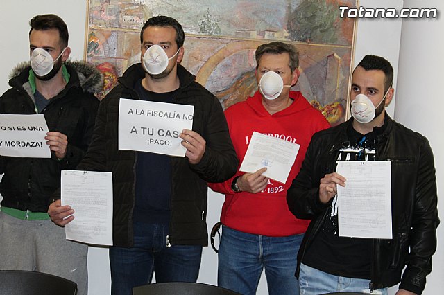 La Polica Local de Totana visita el pleno con mascarillas-mordaza - 15