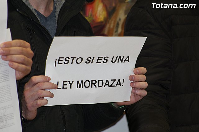 La Polica Local de Totana visita el pleno con mascarillas-mordaza - 18