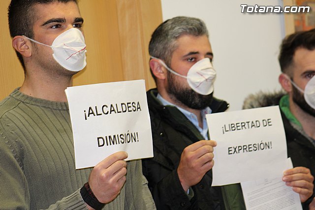 La Polica Local de Totana visita el pleno con mascarillas-mordaza - 20