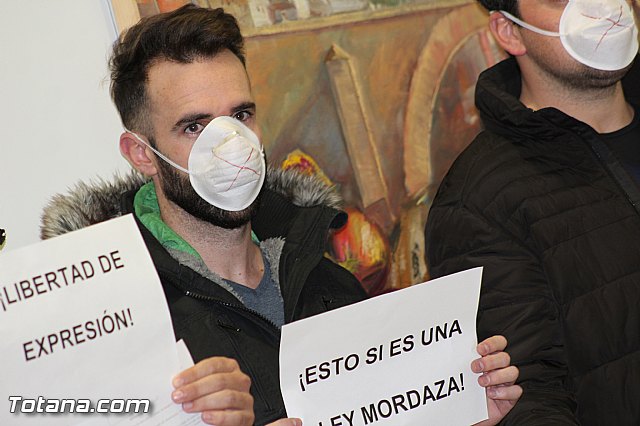 La Polica Local de Totana visita el pleno con mascarillas-mordaza - 19