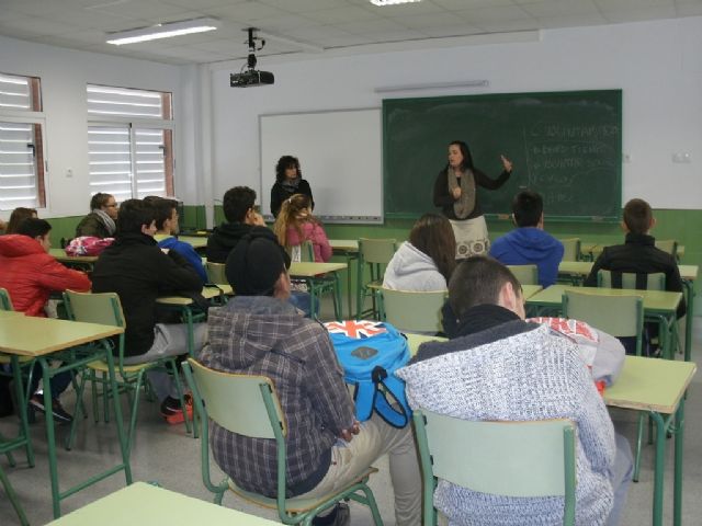 Técnicos del  Banco del Tiempo de San Javier imparten cinco charlas informativas en el IES Antonio Menárguez - 1, Foto 1