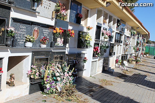 El enterrador de Totana hace un llamamiento a los propietarios de las fosas para que revisen las mismas tras el episodio de vientos - 4