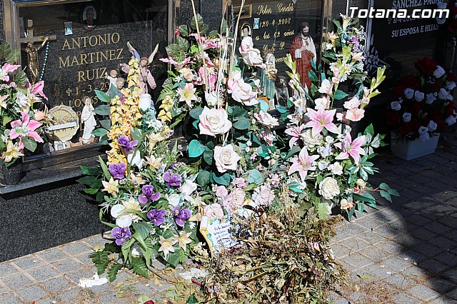 El enterrador de Totana hace un llamamiento a los propietarios de las fosas para que revisen las mismas tras el episodio de vientos - 5