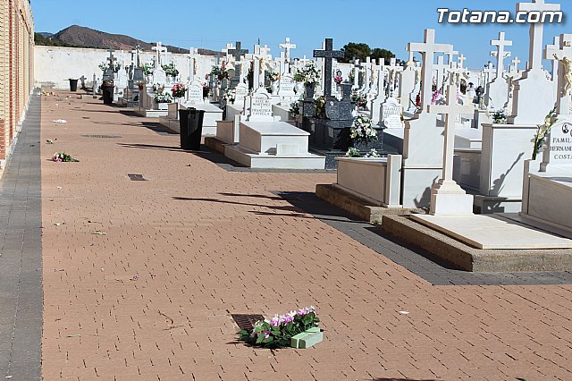 El enterrador de Totana hace un llamamiento a los propietarios de las fosas para que revisen las mismas tras el episodio de vientos - 8