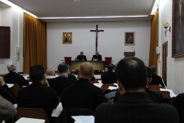 Mons. Sáiz Meneses habla de la misión pastoral de la Iglesia en las periferias en la formación permanente para el clero - 2, Foto 2