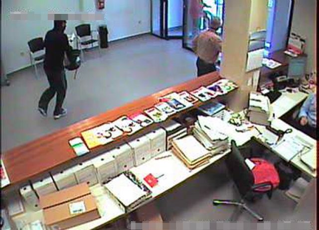 La Guardia Civil desmantela un grupo criminal dedicado a asaltar bancos en Murcia - 2, Foto 2