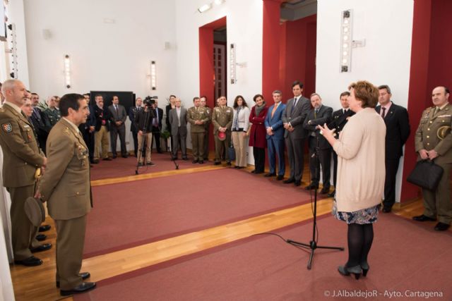 La alcaldesa saluda a los alumnos del XXXV Curso de Defensa Nacional - 1, Foto 1