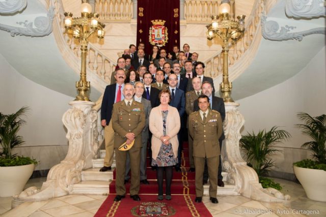 La alcaldesa saluda a los alumnos del XXXV Curso de Defensa Nacional - 4, Foto 4
