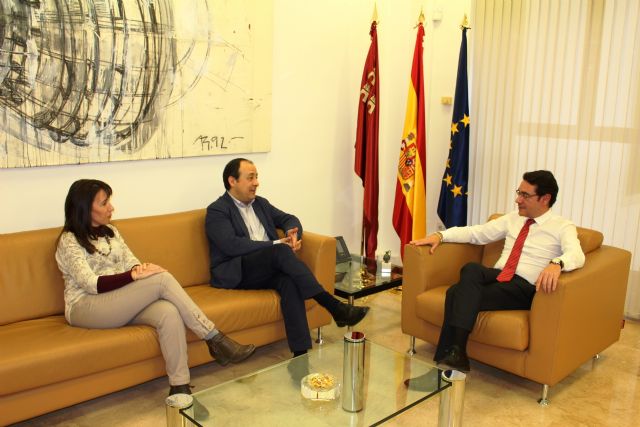 El consejero de Empleo mantiene un encuentro con el presidente de la gestora de Comisiones Obreras en la Región - 2, Foto 2