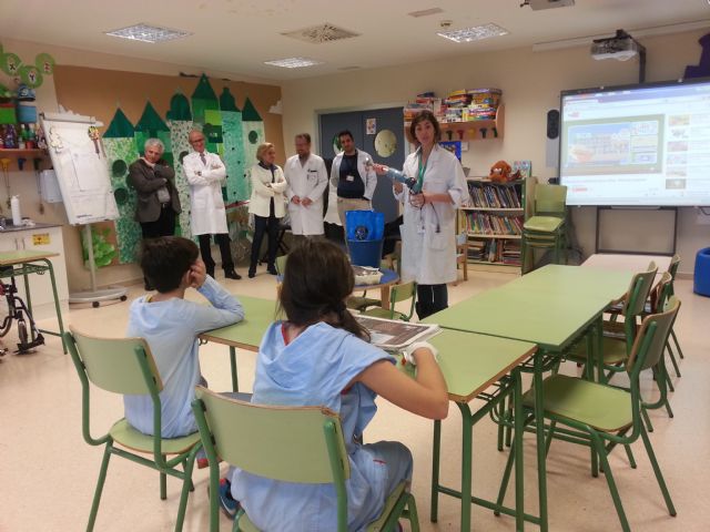 La Ecoaula se acerca cada mes al hospital Virgen de la Arrixaca - 2, Foto 2