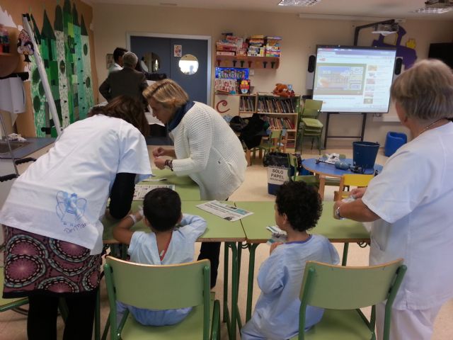 La Ecoaula se acerca cada mes al hospital Virgen de la Arrixaca - 3, Foto 3