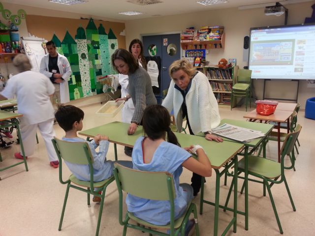 La Ecoaula se acerca cada mes al hospital Virgen de la Arrixaca - 4, Foto 4