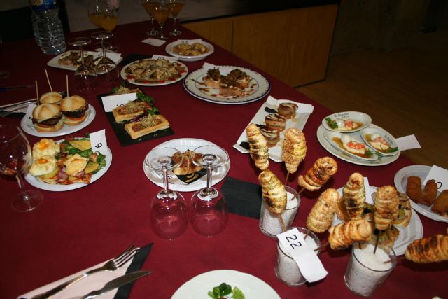 Un jurado selecciona las tapas que participaran en la VII Ruta de la Tapa y del Cóctel - 1, Foto 1