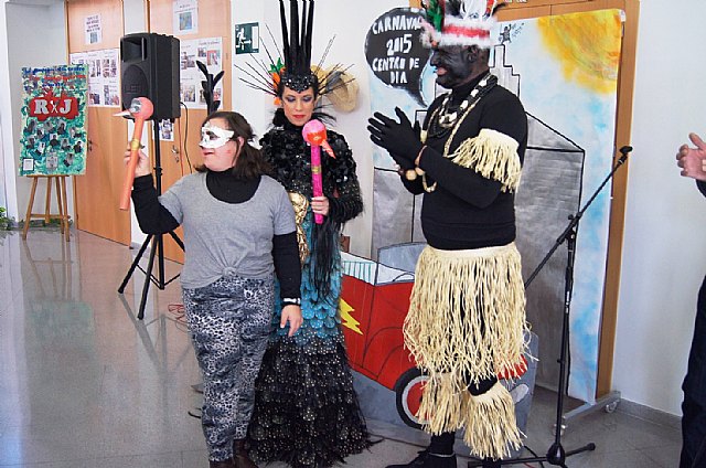 La Musa, Don Carnal y la Pregonera del Carnaval2015 acercan la fiesta a los usuarios del Centro de Da “Doña Letizia Ortiz” y el Centro Ocupacional “Jos Moy Trilla” - 12