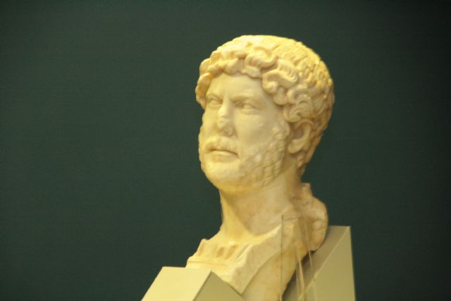 Hallado un busto del emperador Adriano en la villa romana de los Torrejones de Yecla - 2, Foto 2