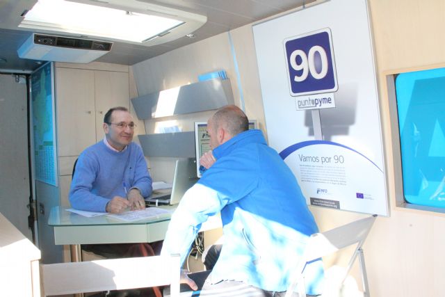 El servicio infomóvil asesora a emprendedores caravaqueños - 1, Foto 1