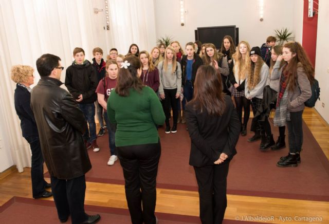 Una veintena de alumnos ingleses visitan el Palacio Consistorial - 1, Foto 1