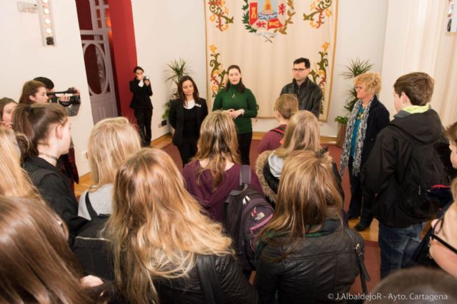 Una veintena de alumnos ingleses visitan el Palacio Consistorial - 3, Foto 3