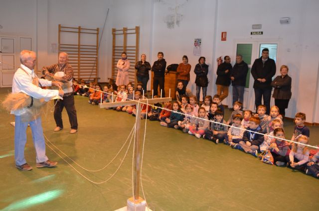 El colegio Las Lomas acoge una exposición sobre el esparto para homenajear a la Mussona - 1, Foto 1