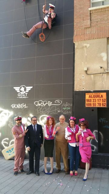 Un disparatado espectáculo llena Murcia de humor, música y acrobacias - 2, Foto 2