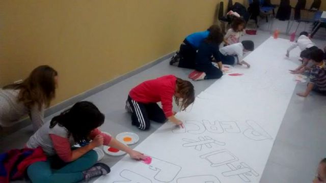 La asociación Alábega de Ceutí celebró el Día de la Paz elaborando un gran mural - 4, Foto 4