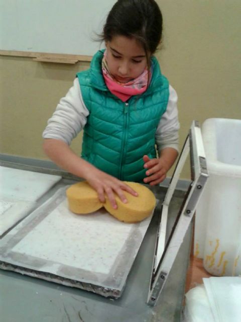 La asociación Alábega de Ceutí celebró el Día de la Paz elaborando un gran mural - 5, Foto 5