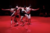 Cultura programa mañana en el Centro Prraga Los nadadores nocturnos, un espectculo de teatro y danza sobre la soledad