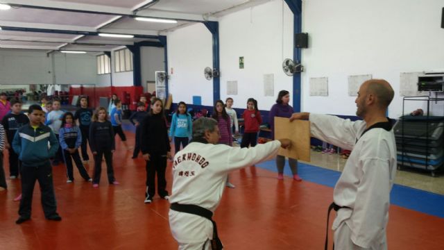 Los alumnos del Luis Calandre disfrutaron de una jornada de Taekwondo - 4, Foto 4