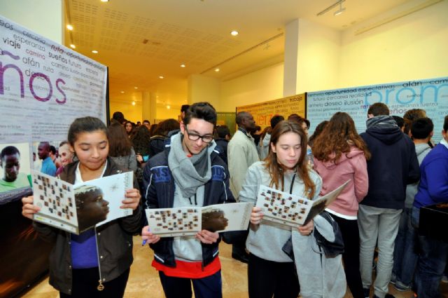 Más de 100 alumnos de cooperativas de enseñanza estrenan las visitas a la exposición 'La Ruta Prometida' - 5, Foto 5
