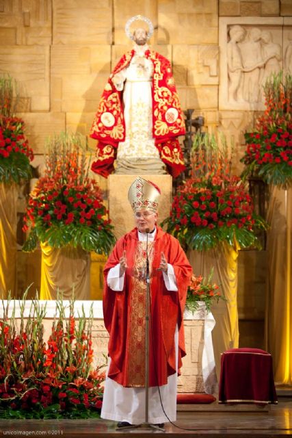 El obispo de Cartagena, D. José Manuel Planes, recibirá el Gallo de Oro 2015 - 1, Foto 1
