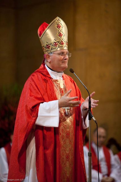 El obispo de Cartagena, D. José Manuel Planes, recibirá el Gallo de Oro 2015 - 2, Foto 2