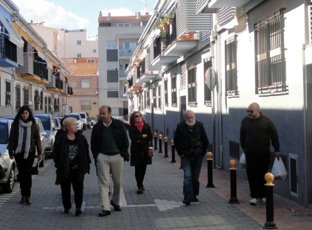 Pedro López reclama mejoras para las viviendas sociales del barrio de Los Almendros en La Alberca - 1, Foto 1