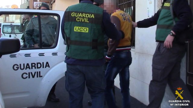 La Guardia Civil desmantela una organización criminal implicada en más de 100 robos en viviendas de Alicante y Murcia - 4, Foto 4