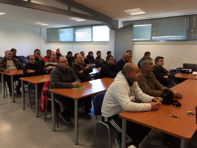 Se inaugura el Curso Prevención de Riesgos Laborales en el puesto de trabajo: Manejo Seguro del Tractor, Foto 6